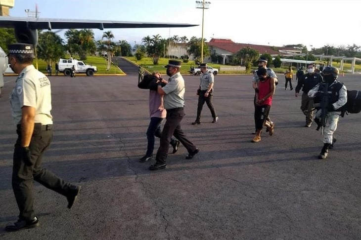 Remiten a FGR a 2 detenidos por incendio de vehículos en Colima