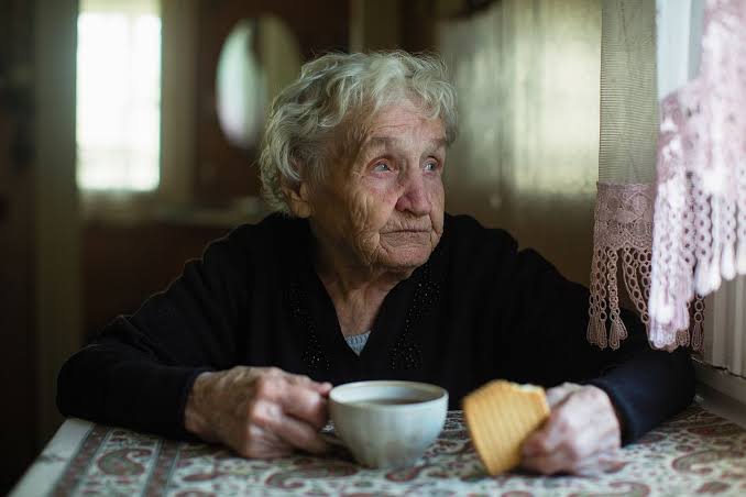 Adultos mayores descuidan su alimentación y agravan enfermedades