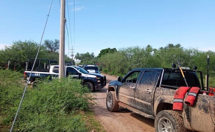 Buscan rescatar a familia atrapada en arroyo de Sonora