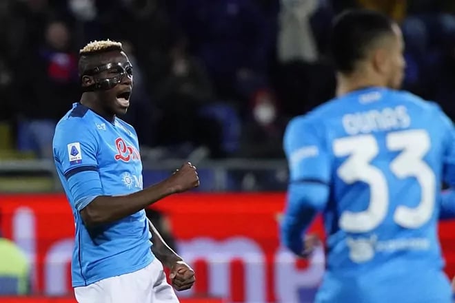 Napoli goleó a Monza con ´Chuky´ Lozano de titular