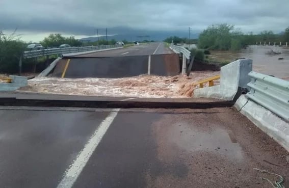 Lluvia incomunica a Sonora: colapsan carreteras y miles de familias están inundadas en Empalme