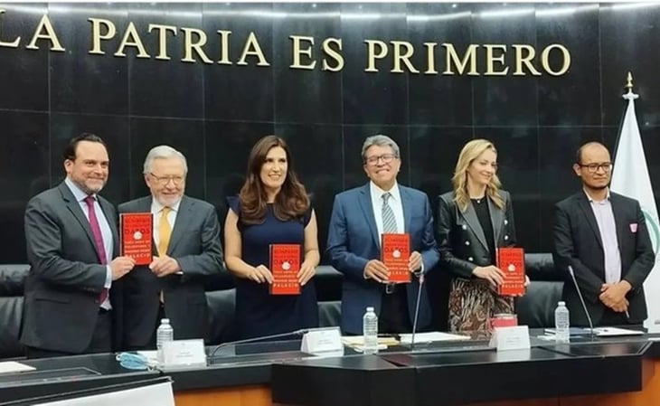 Luis Estrada presenta el libro ' El Imperio de los Otros Datos'; expone las 'mentiras' de AMLO