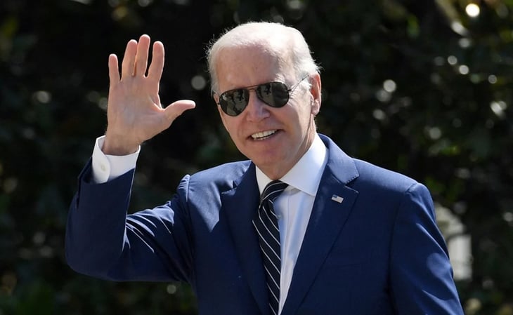 Joe Biden apunta al voto joven; perdona parte de la deuda estudiantil en EU