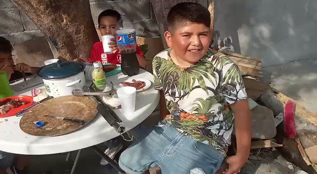 'No dejen de prender la parrilla': 'La Mole' regala carne y asador a niños virales en TikTok
