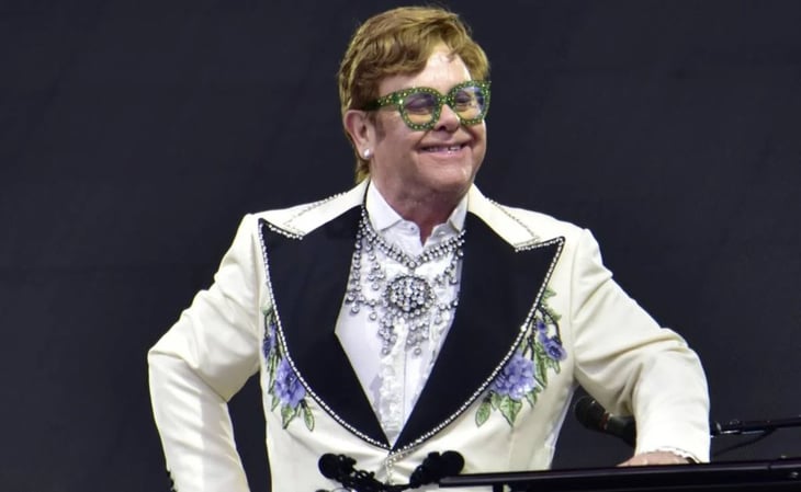 Llaman 'tía' a Elton John por su estrafalario look