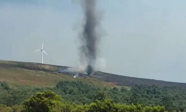 Captan tornado de fuego durante incendio forestal en Portugal