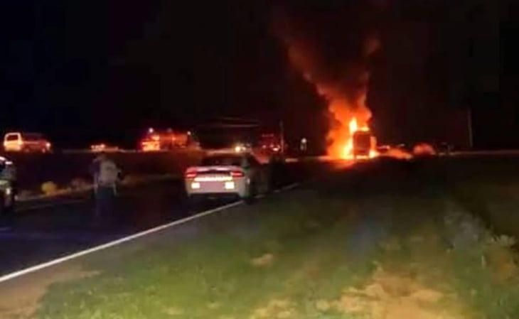 Madrugada violenta en Zacatecas: Grupo armado bloquea e incendia vehículos en carretera
