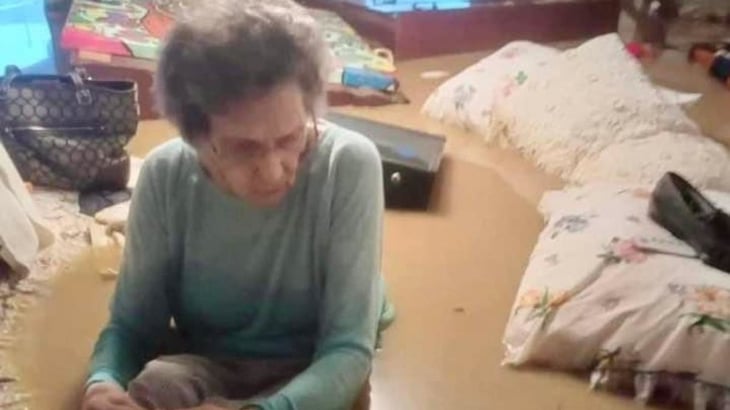 Salvan a abuelita de 98 años de inundación en Estados Unidos gracias a una foto viral