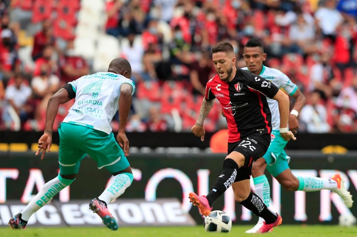 León agudiza la 'campeonitis' de Atlas, gana 4-2 en el Nou Camp