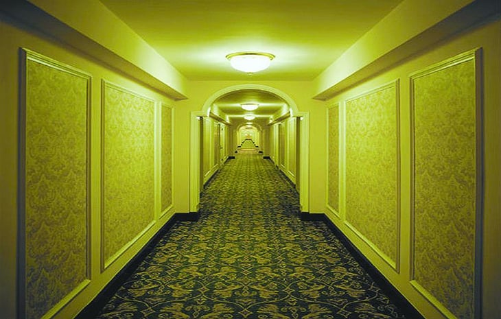 Revela tiktoker situaciones paranormales en 'hoteles embrujados'