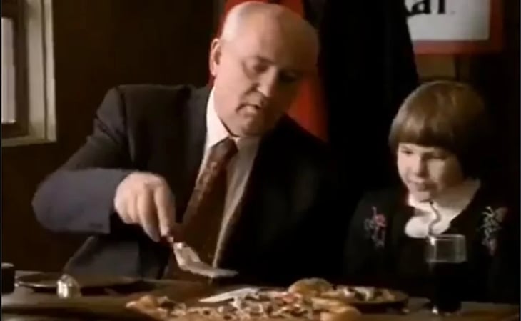 Mijaíl Gorbachov el líder de la URSS que protagonizó un comercial de Pizza Hut