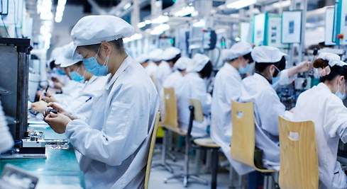 La manufactura china vuelve a contraerse en agosto, aunque a menor ritmo