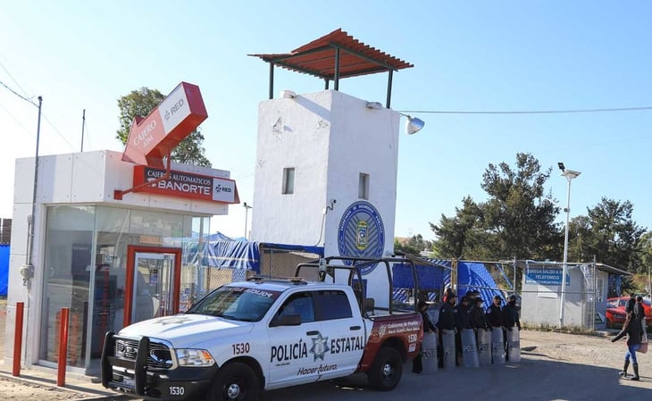 Detienen a 4 custodios por asesinato de un reo en penal de Puebla