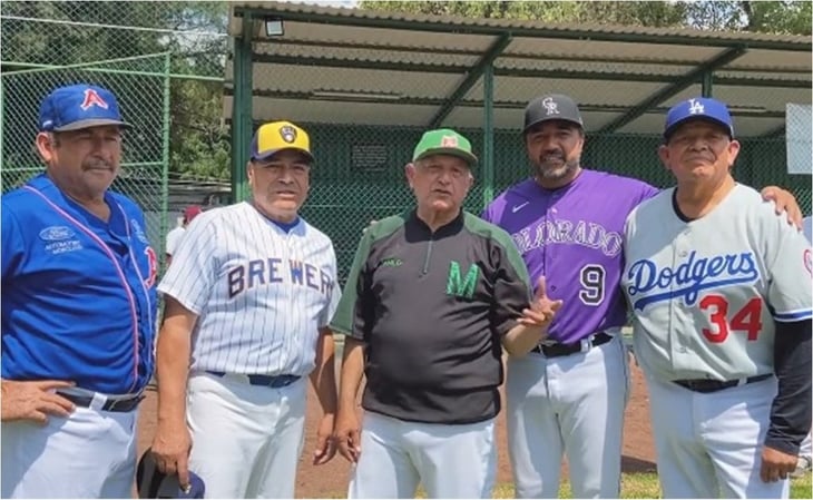 AMLO presume juego con las leyendas del beisbol en México
