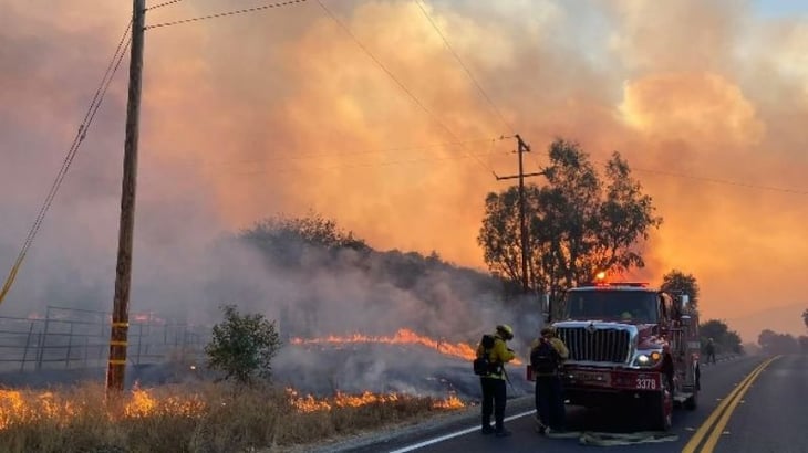 Incendios forestales azotan la  frontera con México; hay 3 muertos