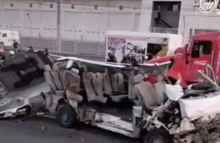 7 muertos y 11 lesionados deja choque entre transporte de personal y tráiler en Guanajuato 