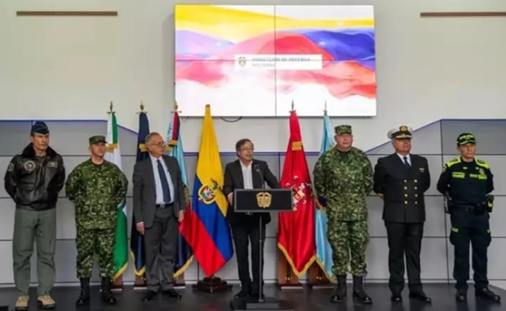 Ataque con explosivos deja ocho policías muertos en Colombia; Petro condena los hechos