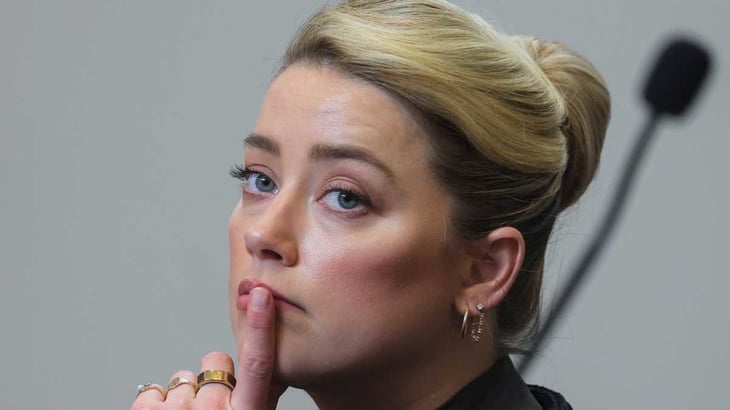 Amber Heard pide prestado para pagarle a Johnny Depp