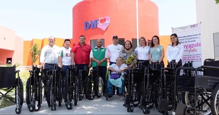 El DIF Municipal continúa entregando sillas de ruedas y muletas