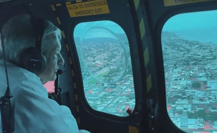 Desde helicóptero militar, AMLO supervisa avance del Tren Maya