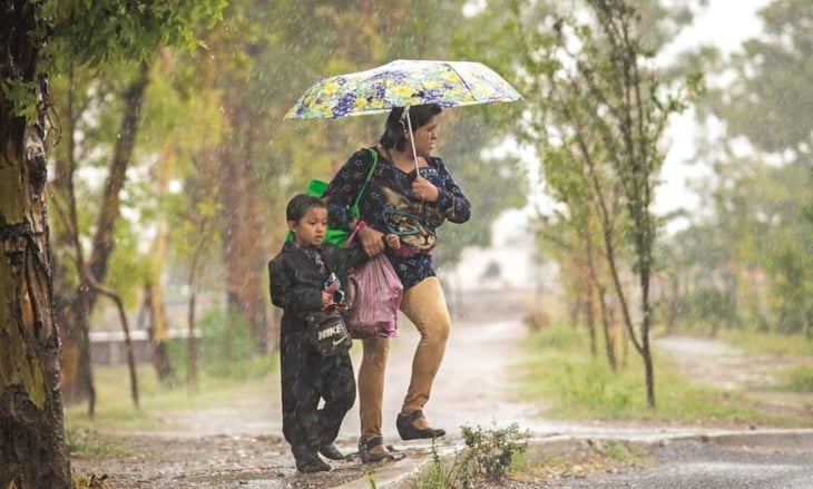 Nuevo León suspende clases en turno matutino por fuertes lluvias