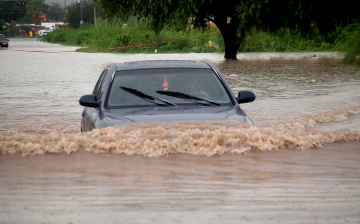 Charcos generados por la lluvia pueden dañar motor de autos