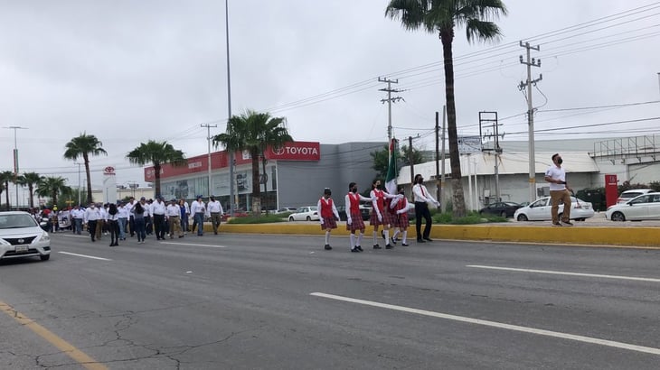 UAdeC da la bienvenida a los alumnos de nuevo ingreso con un desfile en Monclova 