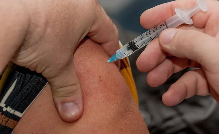 Prevén en EU que vacuna antiCovid deberá aplicarse cada año