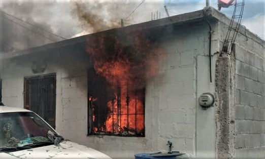 Rescatan a niña de morir entre las llamas en Ramos Arizpe
