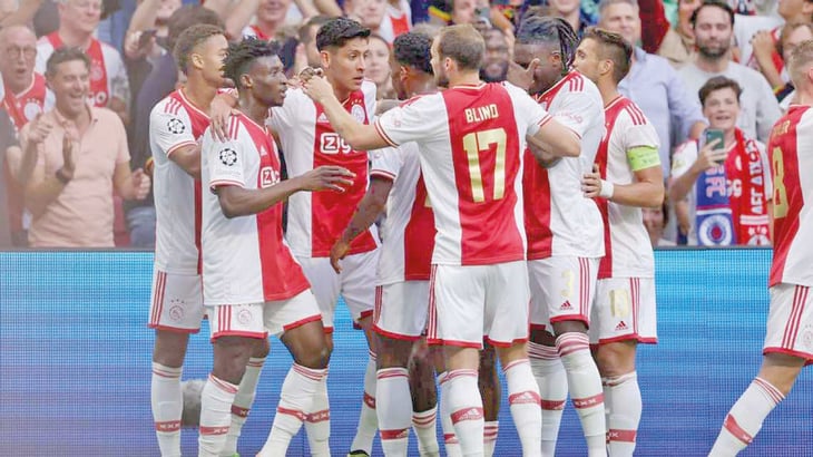Ajax goleó, Edson anotó y Jorge Sánchez debutó en Uefa Champions League