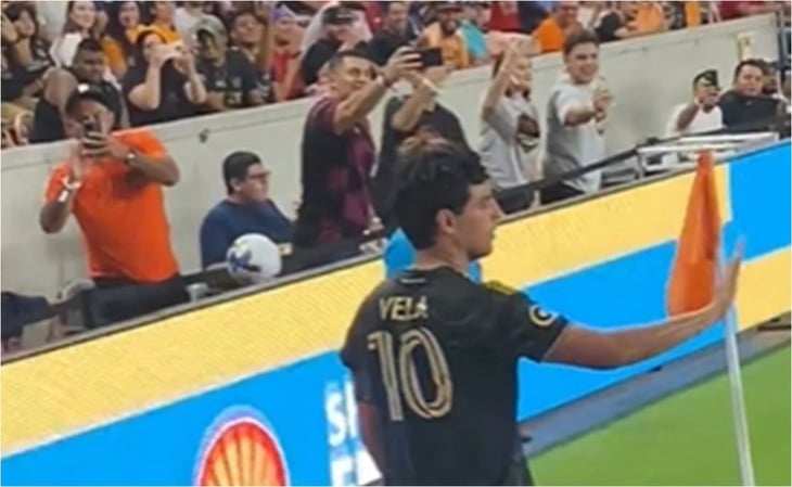 VIDEO: Aficionados le ruegan a Carlos Vela volver a la Selección Mexicana