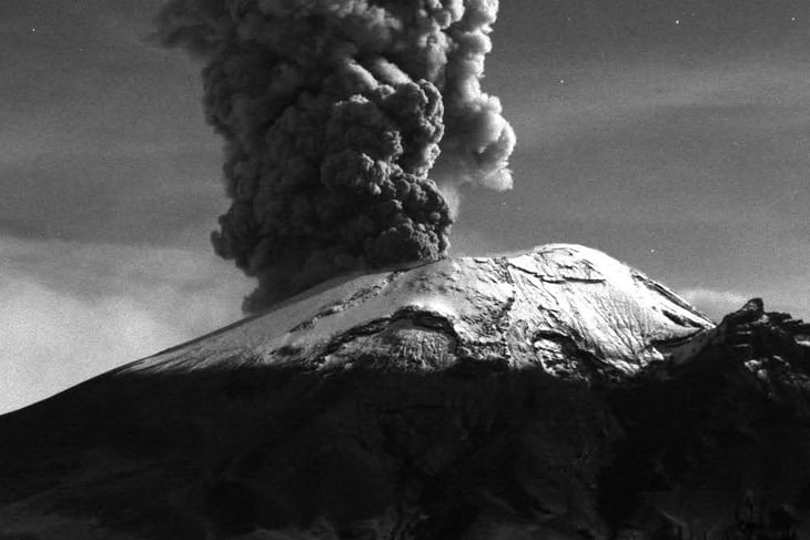 VIDEO: Volcán Popocatépetl registra dos fuertes explosiones