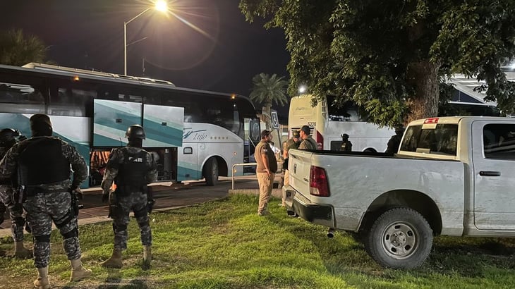 Aseguran autobús que transportaba migrantes a Piedras Negras