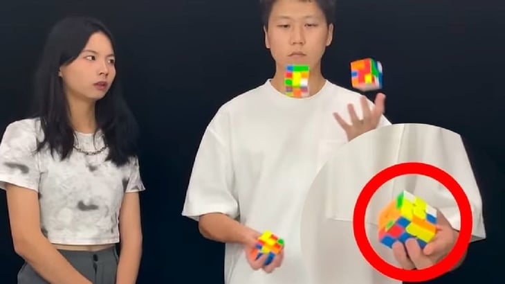 VIDEO. Haciendo malabares arma 3 cubos Rubik en 3 minutos