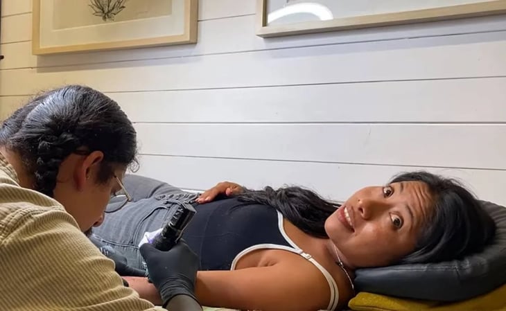 Yalitza se hace su primer tatuaje a pesar de que su mamá no está de acuerdo