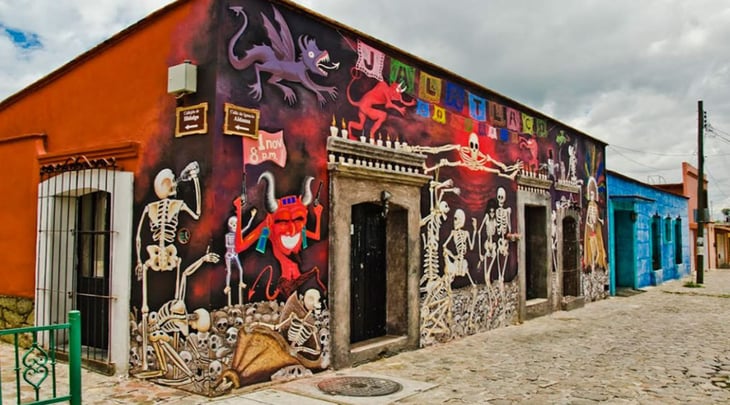 Con un mural, vecinos se defienden de gentrificación en Oaxaca