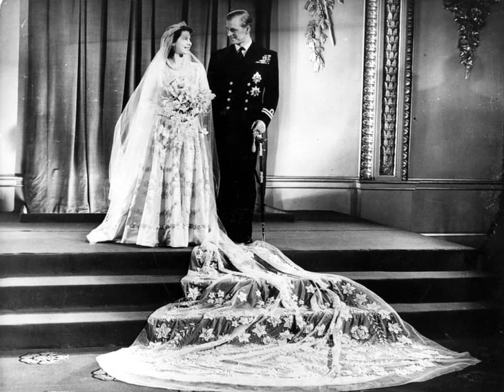 Así fue el vestido de novia  de la Reina Isabel II y Felipe