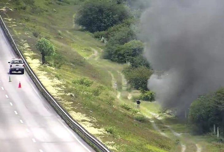 Reportan quema de llantas en la autopista México-Querétaro; piden manejar con precaución