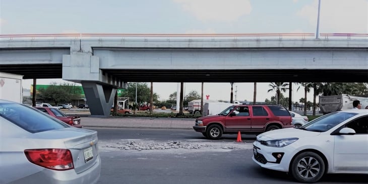 Tiran blocs sobre la carretera Torreón-Matamoros