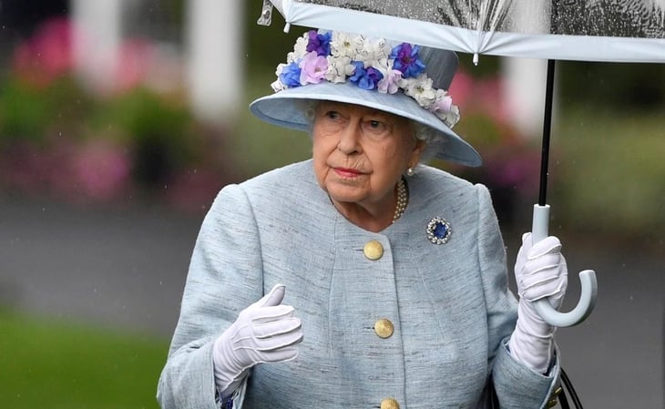 Llueven críticas a los Emmy por no incluir a la reina Isabel II en homenaje a estrellas fallecidas