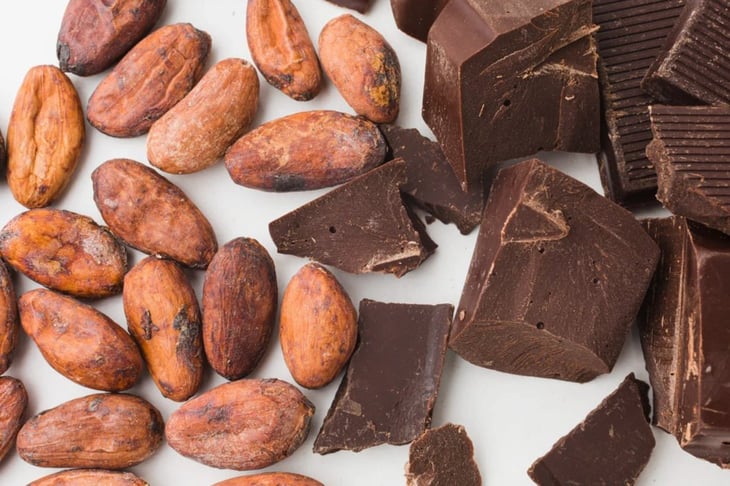 Comer chocolate podría ayudar a combatir la demencia
