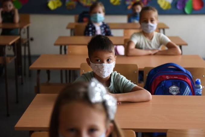 Virus se propagan más rápido en escuelas