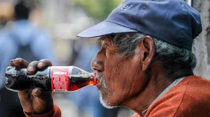 Monclovenses destinan parte de su sueldo para el consumo de refrescos