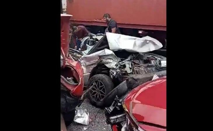 Tráiler embiste vehículos sobre la Autopista Siglo XXI; reportan cuatro muertos y seis lesionados