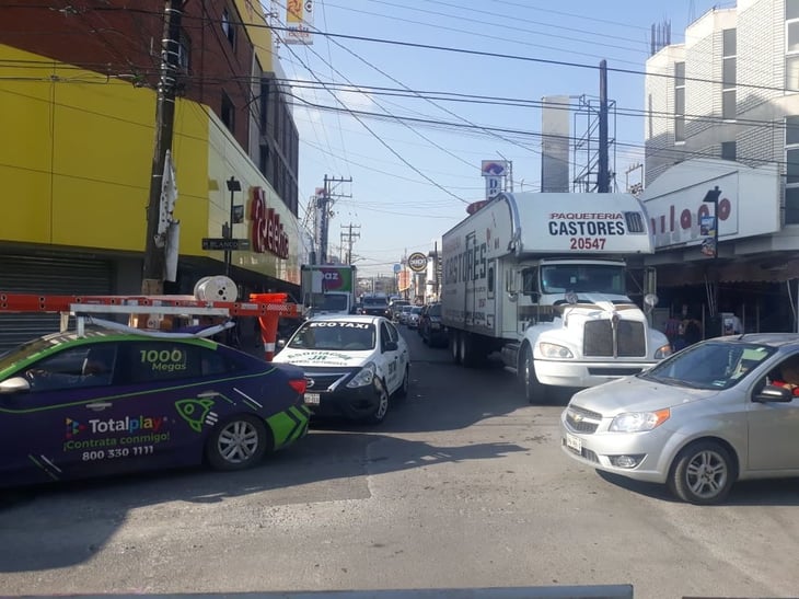 Tránsito vehicular complicado en Zona Centro