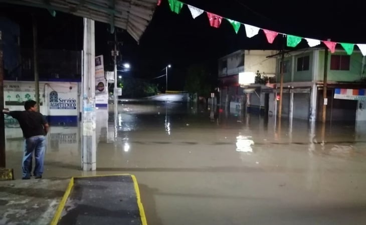 Intensas lluvias provocan desbordamiento de río en Cotaxtla, Veracruz