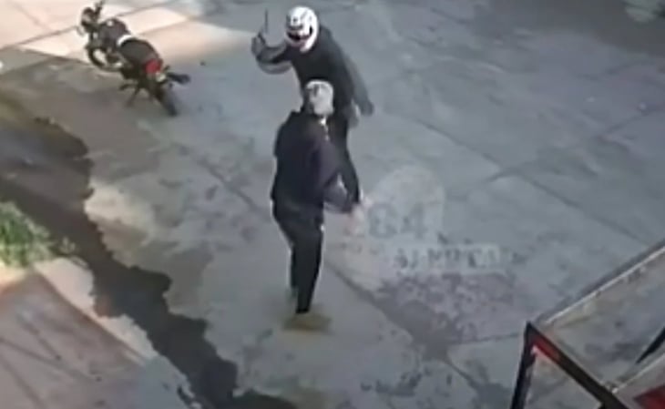 Hombre enfrenta a delincuente armado en Los Reyes La Paz, Edomex