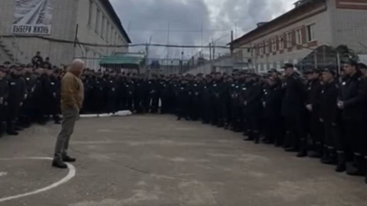 'Son ellos o sus hijos': el video que muestra a grupo mercenario reclutando a presos rusos para la guerra