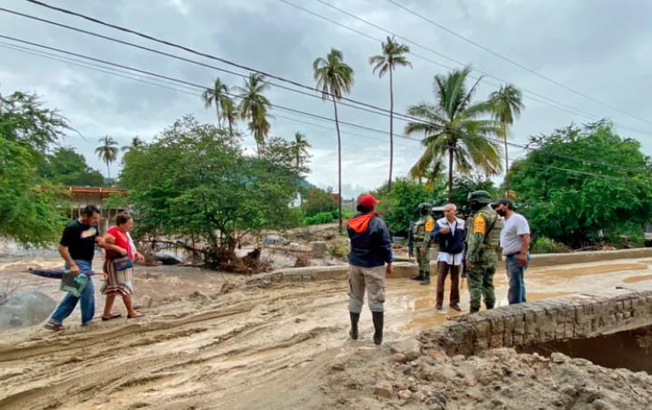 Tormenta tropical 'Lester' a su paso por las costas de Guerrero dejó un muerto y derrumbes