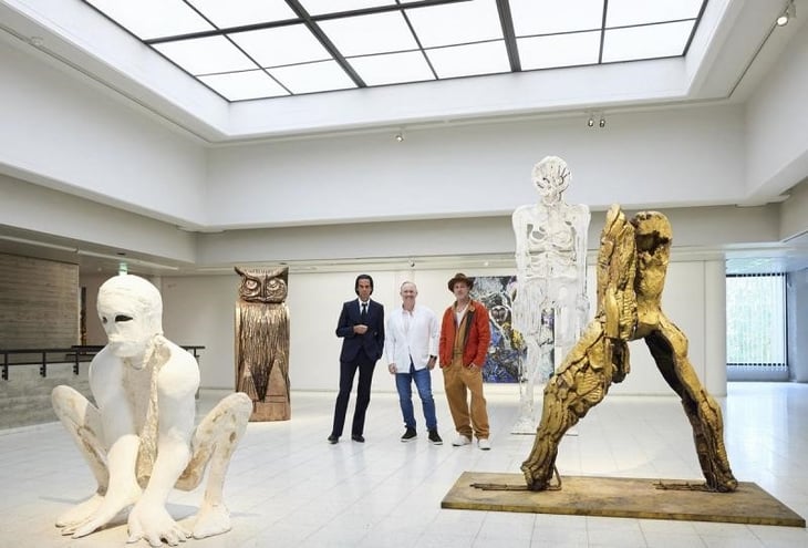 Brad Pitt debuta como escultor en museo de arte de Finlandia